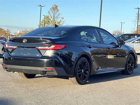 Used 2025 Toyota Camry SE image 36