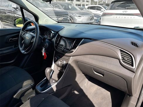 Used 2022 Chevrolet Trax LS w/ Tint and Cruise Package image 27