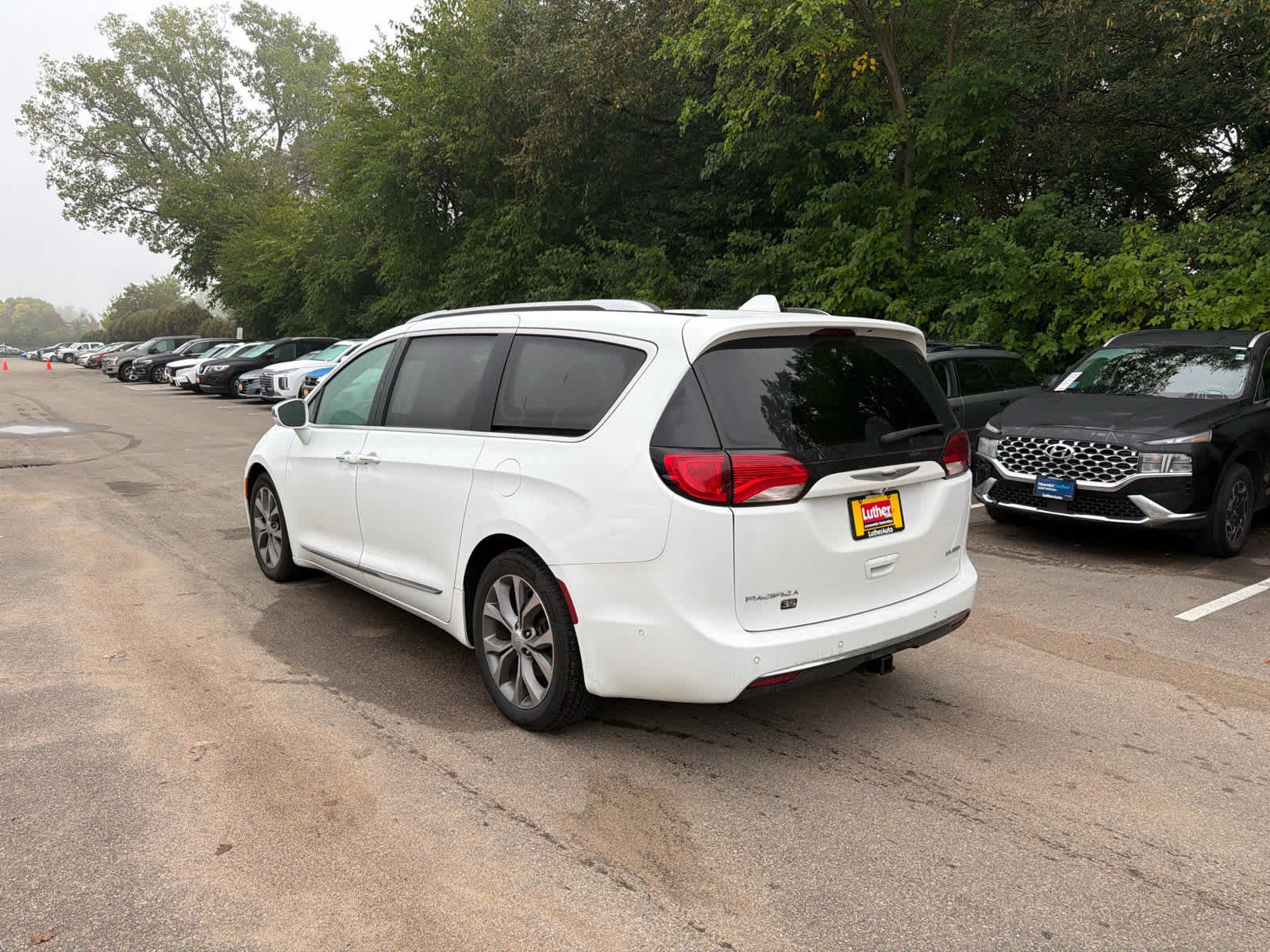 Used 2020 Chrysler Pacifica Limited FWD image 3