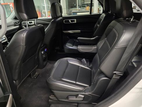Used 2021 Ford Explorer XLT w/ Equipment Group 202A RWD image 28