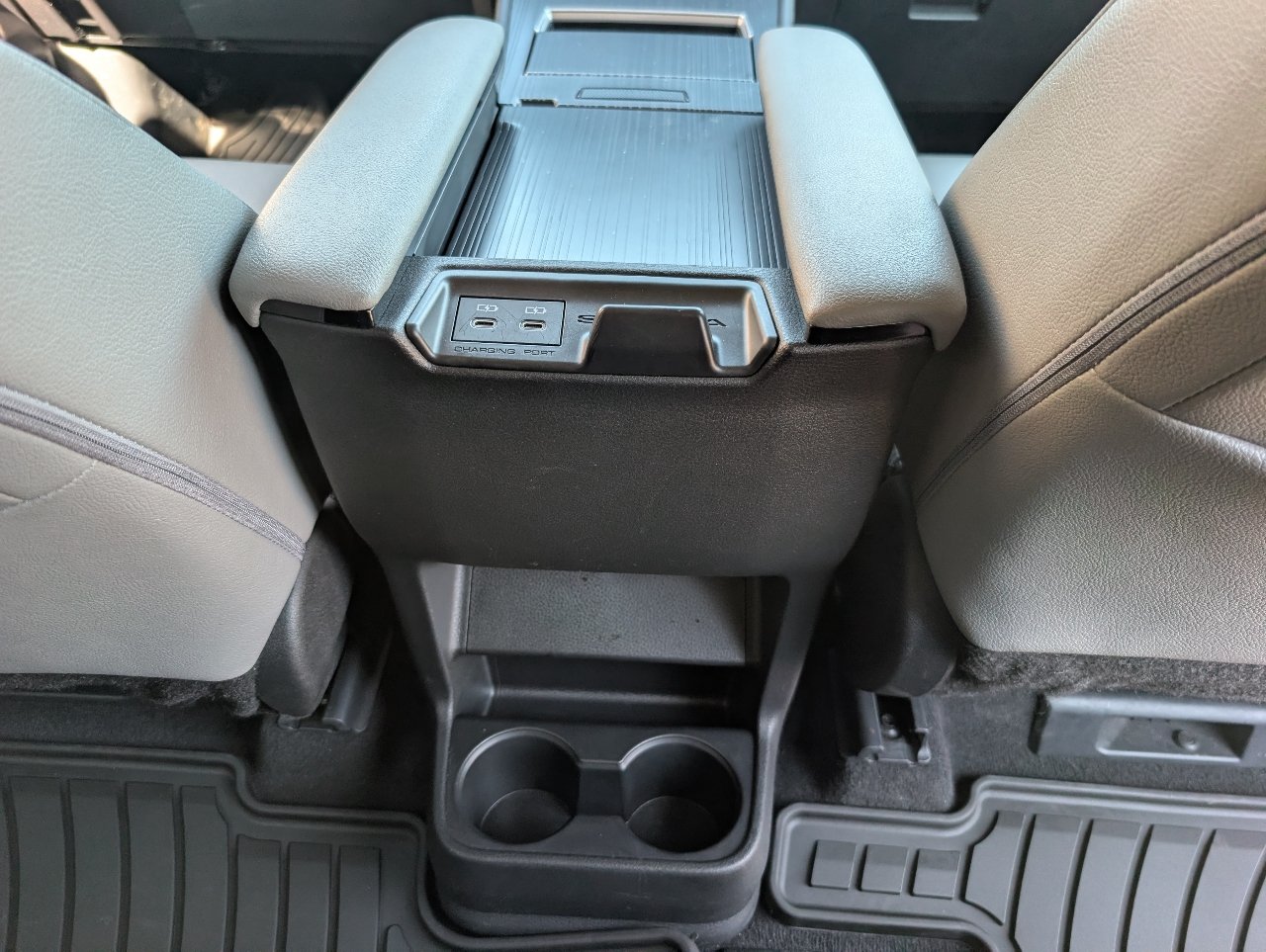 Used 2026 Toyota Sienna XLE FWD image 8