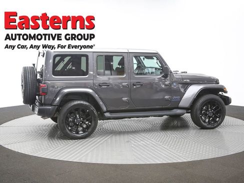 Used 2025 Jeep Wrangler Unlimited Sahara AWD/4WD image 39