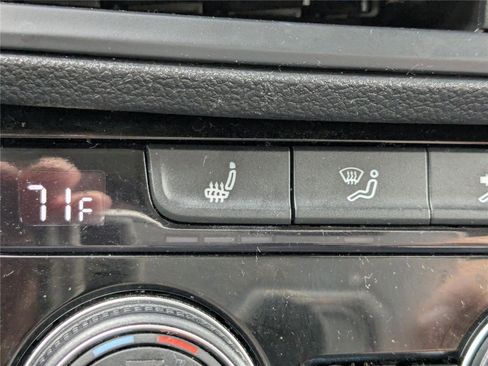 Used 2024 Volkswagen Jetta SE image 21