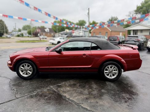 Used 2006 Ford Mustang Convertible RWD image 5