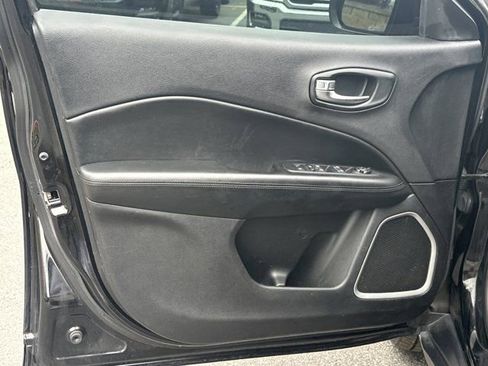 Used 2019 Jeep Compass Latitude FWD image 13