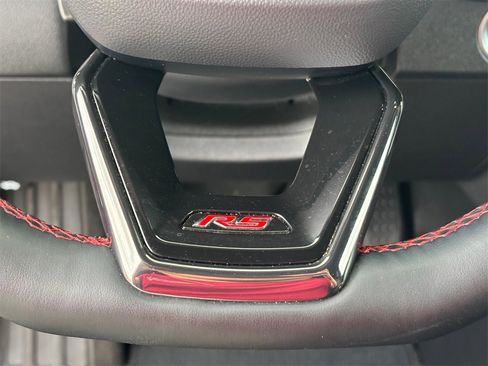 Used 2025 Chevrolet Traverse RS image 19