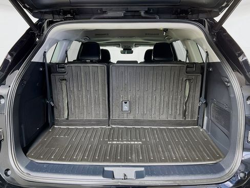 Used 2023 Toyota Highlander Limited image 24