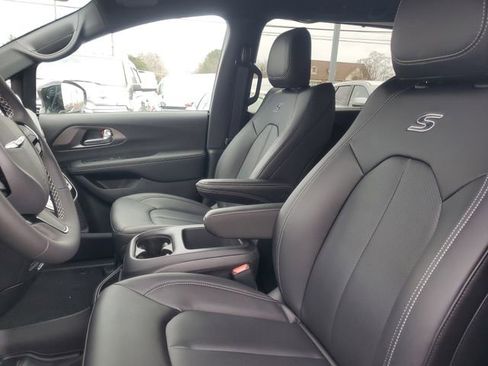 New 2026 Chrysler Pacifica Select w/ S Appearance Package image 10