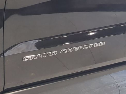 Used 2021 Jeep Grand Cherokee Limited AWD/4WD image 16