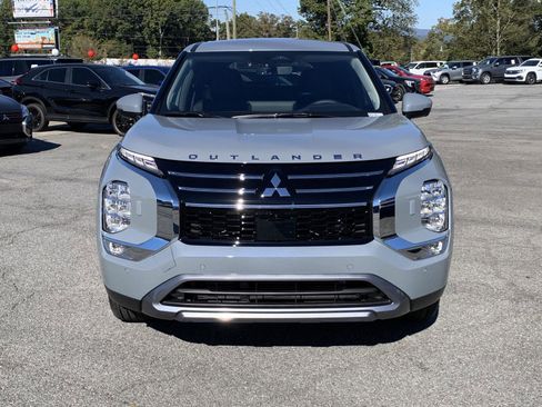 New 2025 Mitsubishi Outlander SE image 3