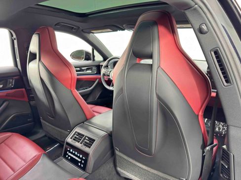 Used 2024 Porsche Panamera image 38