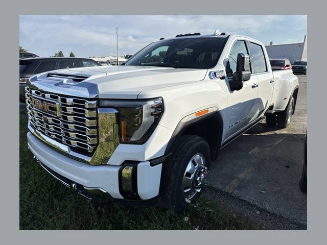 Used 2024 GMC Sierra 3500 Denali w/ Denali Reserve Package AWD/4WD image 1