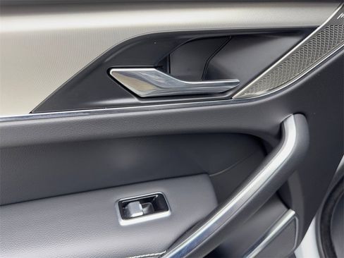 Used 2024 Jaguar F-PACE R-Dynamic S image 37