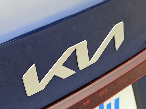 Used 2023 Kia Forte LXS image 12