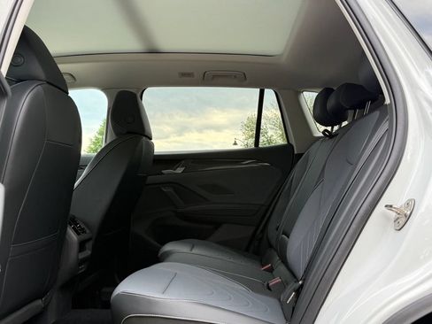 Used 2026 Volkswagen Tiguan SE w/ Panoramic Sunroof Package AWD/4WD image 22