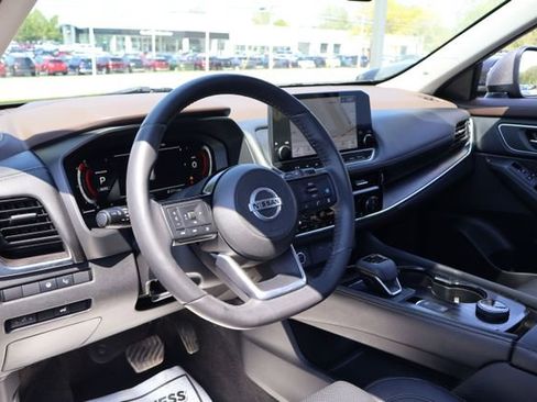Used 2021 Nissan Rogue Platinum AWD/4WD image 12