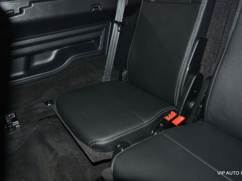 Used 2016 Land Rover LR4 HSE image 31