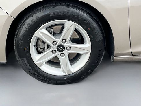 Used 2025 Chevrolet Malibu LS FWD image 31