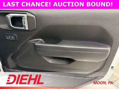 Certified 2021 Jeep Gladiator Willys image 12