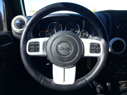 Used 2015 Jeep Wrangler Sport AWD/4WD image 17