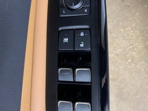 Used 2025 Lexus ES 300h F Sport w/ Accessory Package (Z2) FWD image 17