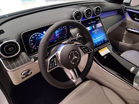 Used 2026 Mercedes-Benz GLC 300 image 4
