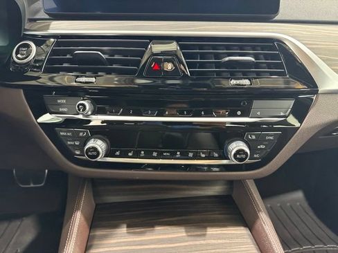 Used 2023 BMW 540i xDrive w/ M Sport Package AWD/4WD image 36