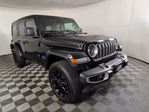 Certified 2025 Jeep Wrangler Unlimited Sahara w/ Safety Group AWD/4WD image 3