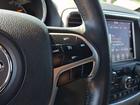 Used 2018 Jeep Grand Cherokee Limited AWD/4WD image 24