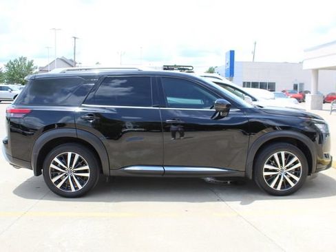 Used 2025 Nissan Pathfinder Platinum w/ Cargo Package AWD/4WD image 4