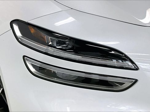 Used 2024 Genesis G70 2.5T w/ Sport Prestige Package image 28