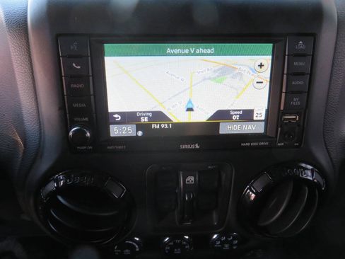 Used 2017 Jeep Wrangler Unlimited Sahara AWD/4WD image 21