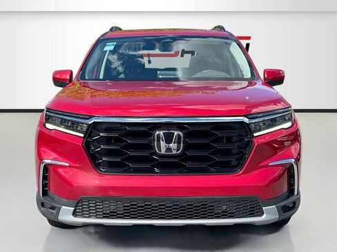 Used 2023 Honda Pilot Touring image 2