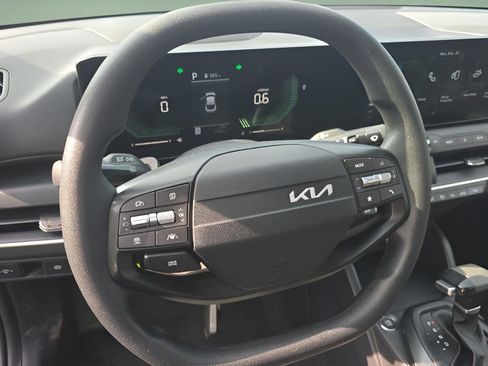Used 2025 Kia K4 LXS FWD image 7