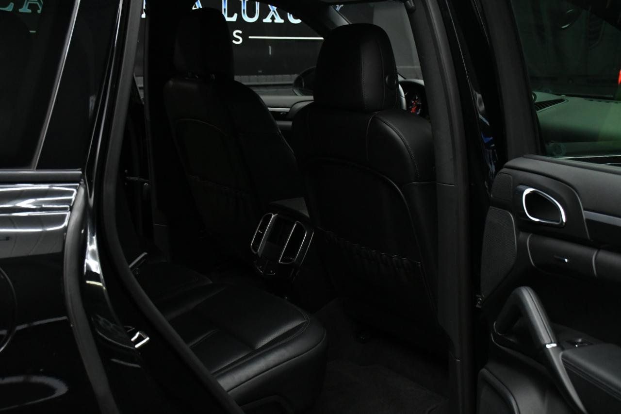 Used 2014 Porsche Cayenne S w/ Comfort Plus Package AWD/4WD image 33