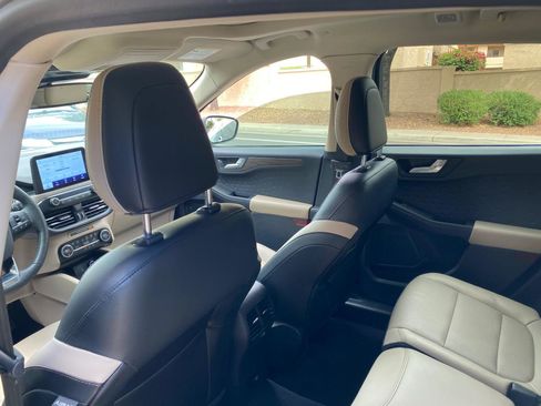 Used 2020 Ford Escape Titanium w/ Titanium Premium Package 2.0 image 38