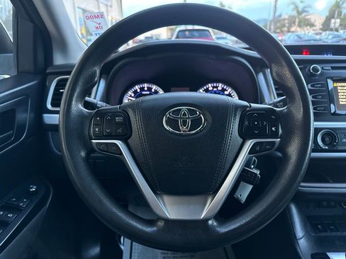 Used 2018 Toyota Highlander LE w/ Carpet Mat Package (TMS) image 13