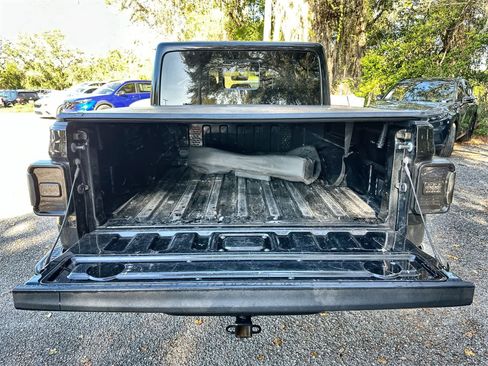 Used 2023 Jeep Gladiator Overland image 18