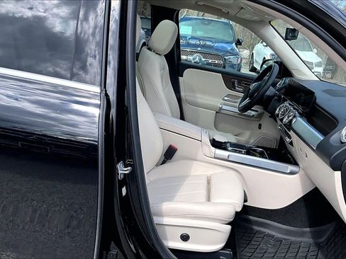 Used 2023 Mercedes-Benz GLB 250 4MATIC image 8