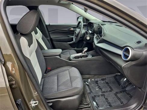 Used 2024 Chevrolet Trax LS w/ LS Convenience Package image 17