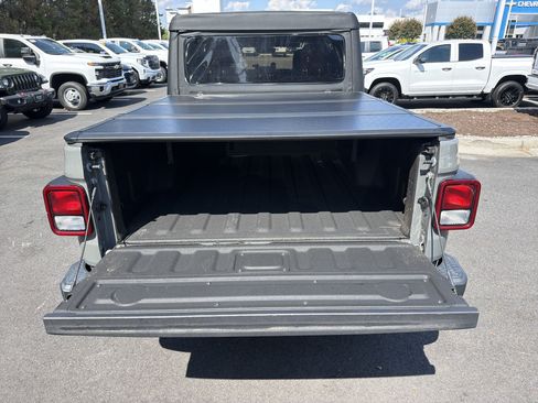 Used 2023 Jeep Gladiator Mojave AWD/4WD image 33