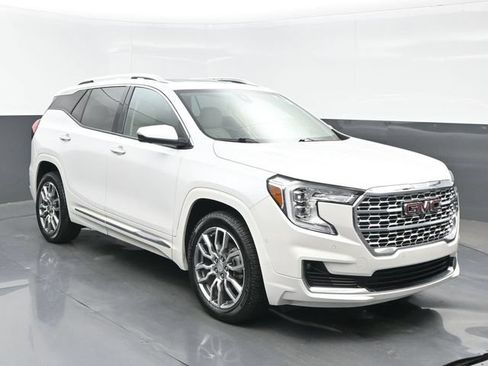 Used 2022 GMC Terrain Denali w/ Denali Premium Package AWD/4WD image 8