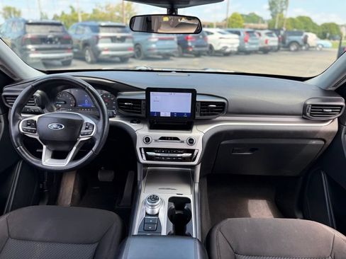 Certified 2023 Ford Explorer XLT AWD/4WD image 2