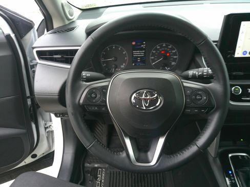 Used 2024 Toyota Corolla Cross LE w/ Moonroof Package image 19