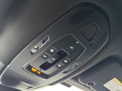 Used 2025 Porsche Panamera image 38