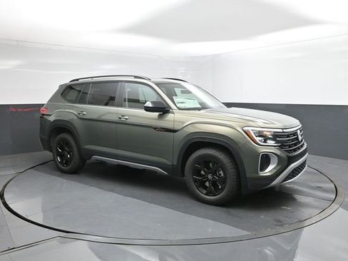 New 2026 Volkswagen Atlas Peak Edition image 17