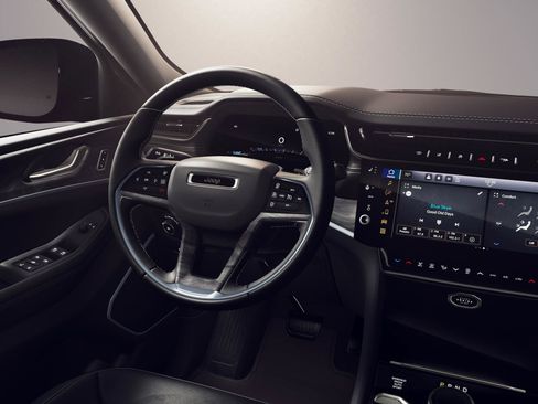 New 2026 Jeep Grand Cherokee Limited AWD/4WD image 9