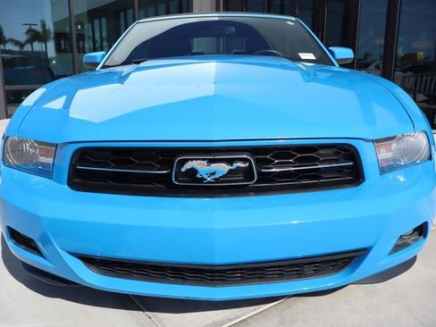 Used 2010 Ford Mustang Convertible image 16