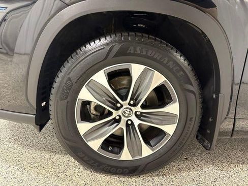Used 2021 Toyota Highlander XLE AWD/4WD image 36