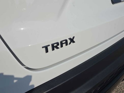 Used 2025 Chevrolet Trax RS w/ Sunroof Package FWD image 11